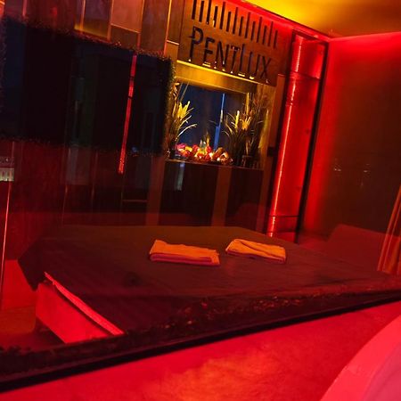 Smart Luxury Penthouse Suites - Private Sauna, Hot-Tub, Home Cinema At The Best Location In Skopje Esterno foto