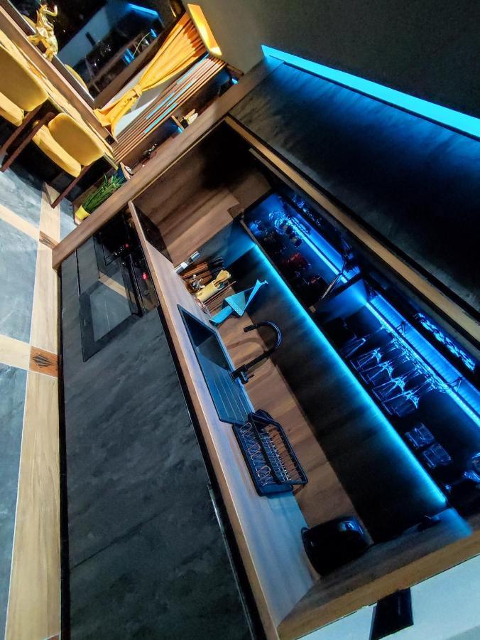 Smart Luxury Penthouse Suites - Private Sauna, Hot-Tub, Home Cinema At The Best Location In Skopje Esterno foto
