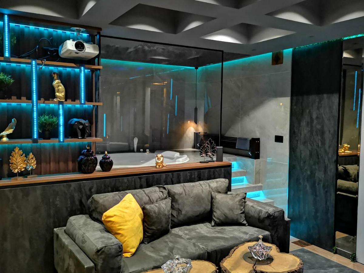 Smart Luxury Penthouse Suites - Private Sauna, Hot-Tub, Home Cinema At The Best Location In Skopje Esterno foto