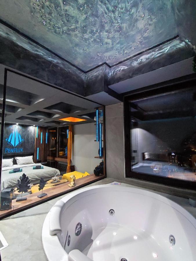Smart Luxury Penthouse Suites - Private Sauna, Hot-Tub, Home Cinema At The Best Location In Skopje Esterno foto