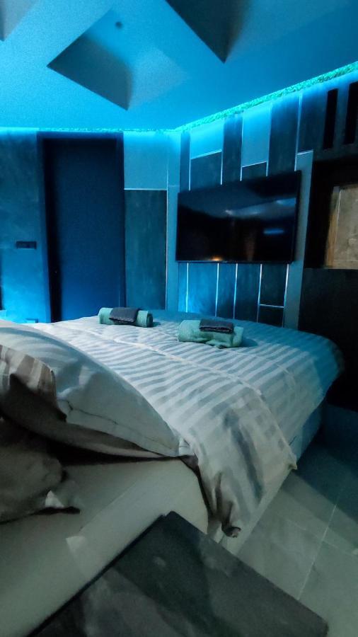 Smart Luxury Penthouse Suites - Private Sauna, Hot-Tub, Home Cinema At The Best Location In Skopje Esterno foto
