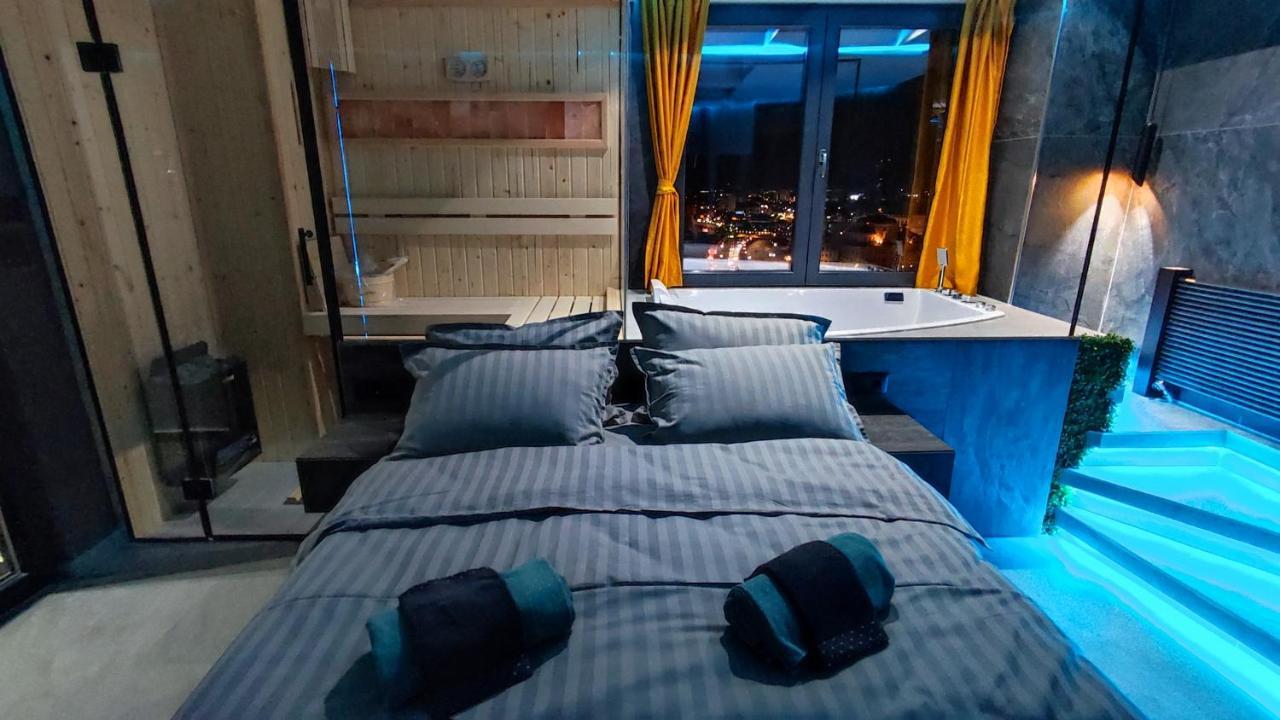 Smart Luxury Penthouse Suites - Private Sauna, Hot-Tub, Home Cinema At The Best Location In Skopje Esterno foto