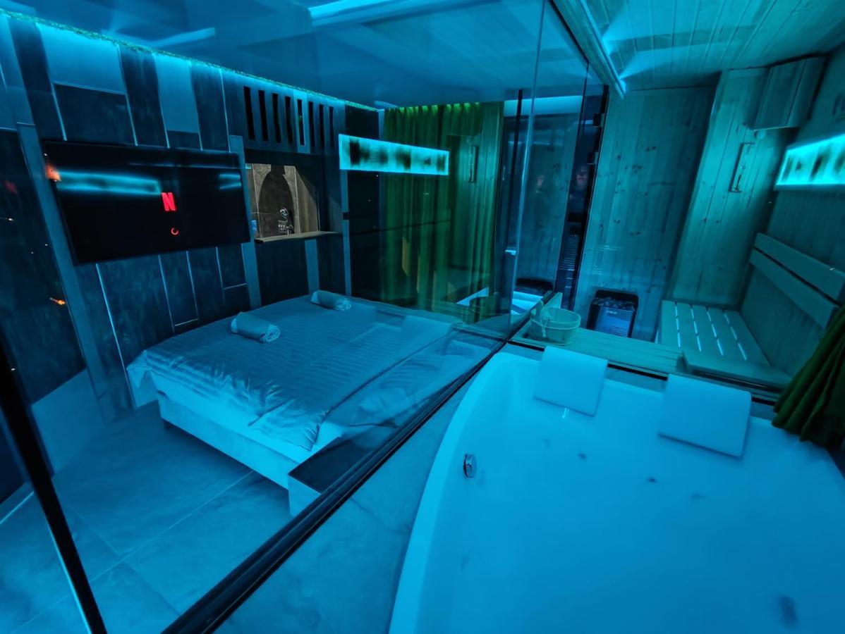 Smart Luxury Penthouse Suites - Private Sauna, Hot-Tub, Home Cinema At The Best Location In Skopje Esterno foto