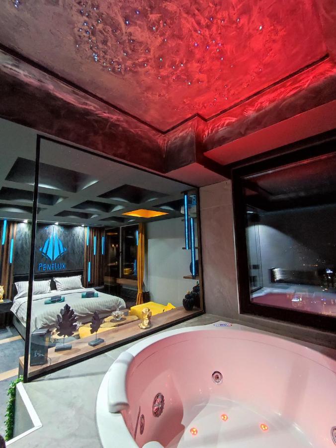 Smart Luxury Penthouse Suites - Private Sauna, Hot-Tub, Home Cinema At The Best Location In Skopje Esterno foto