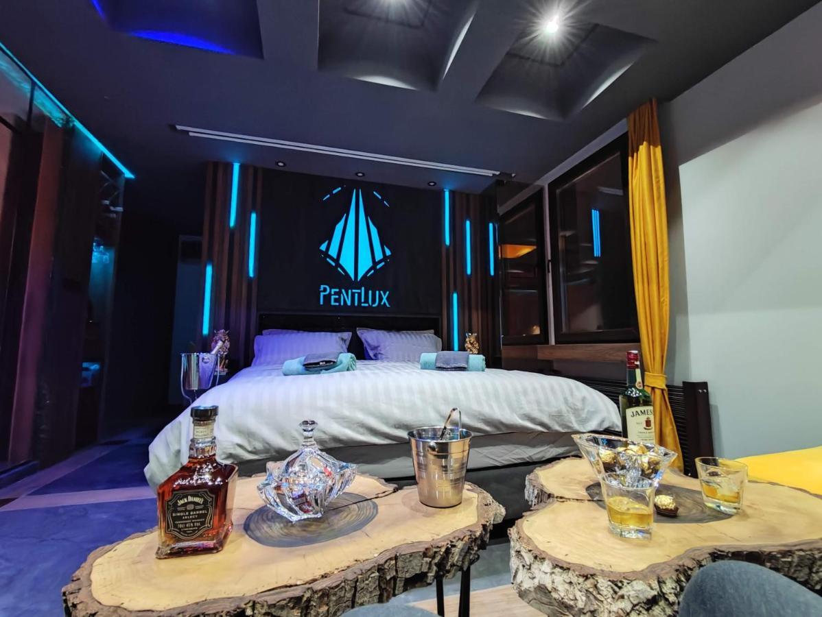 Smart Luxury Penthouse Suites - Private Sauna, Hot-Tub, Home Cinema At The Best Location In Skopje Esterno foto