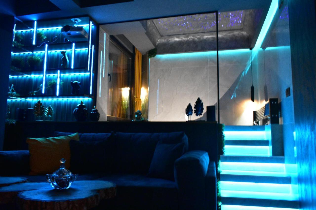 Smart Luxury Penthouse Suites - Private Sauna, Hot-Tub, Home Cinema At The Best Location In Skopje Esterno foto