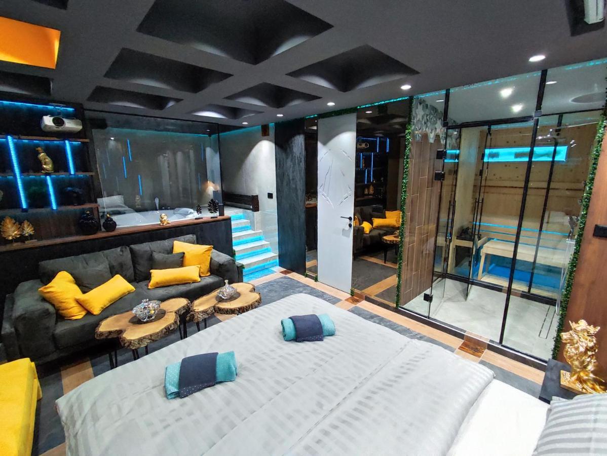 Smart Luxury Penthouse Suites - Private Sauna, Hot-Tub, Home Cinema At The Best Location In Skopje Esterno foto