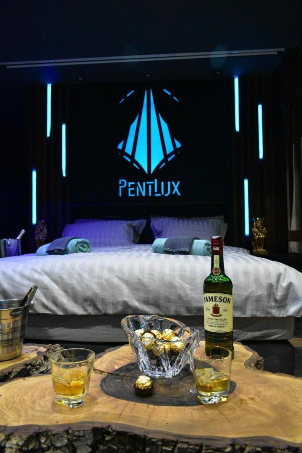 Smart Luxury Penthouse Suites - Private Sauna, Hot-Tub, Home Cinema At The Best Location In Skopje Esterno foto