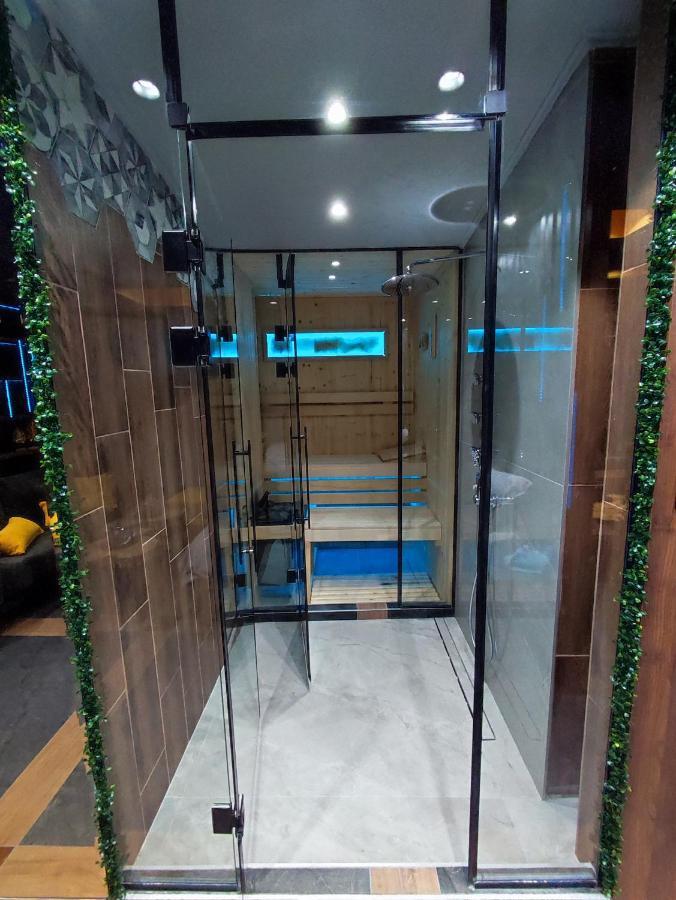 Smart Luxury Penthouse Suites - Private Sauna, Hot-Tub, Home Cinema At The Best Location In Skopje Esterno foto