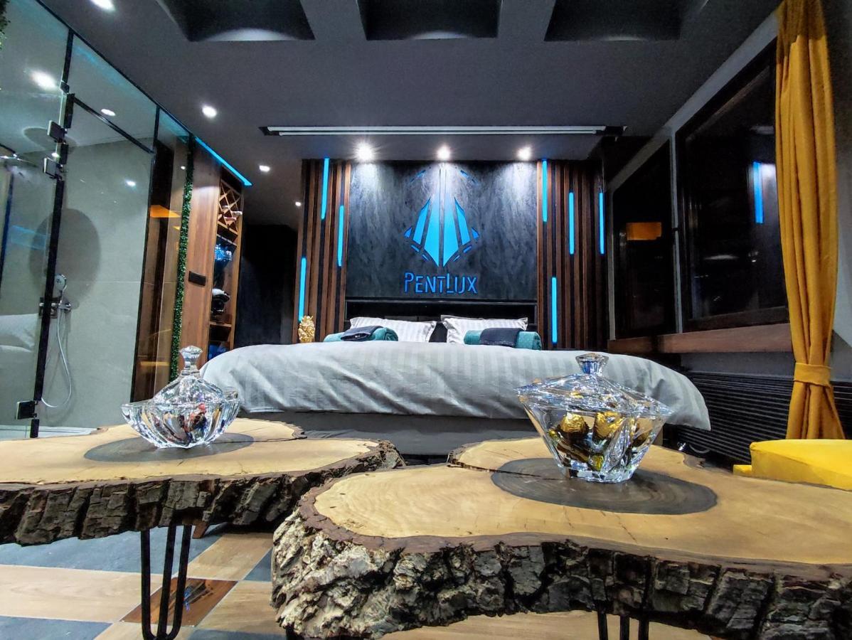 Smart Luxury Penthouse Suites - Private Sauna, Hot-Tub, Home Cinema At The Best Location In Skopje Esterno foto