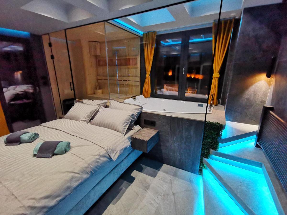 Smart Luxury Penthouse Suites - Private Sauna, Hot-Tub, Home Cinema At The Best Location In Skopje Esterno foto