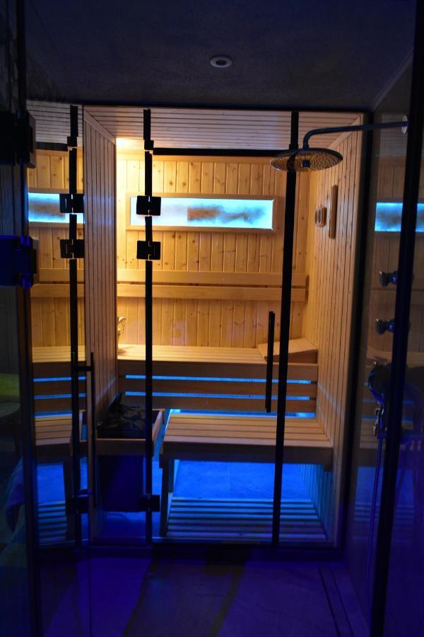 Smart Luxury Penthouse Suites - Private Sauna, Hot-Tub, Home Cinema At The Best Location In Skopje Esterno foto
