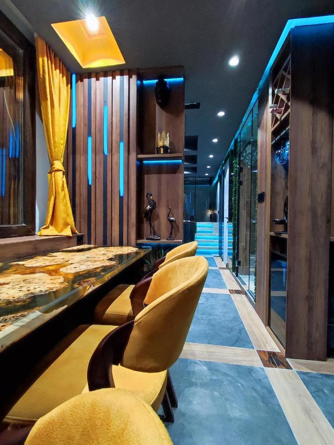 Smart Luxury Penthouse Suites - Private Sauna, Hot-Tub, Home Cinema At The Best Location In Skopje Esterno foto