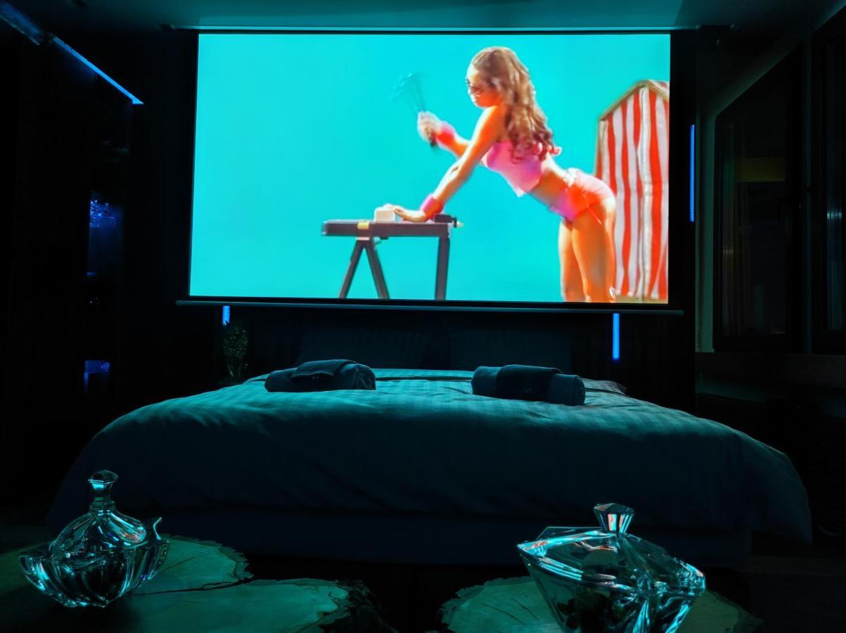 Smart Luxury Penthouse Suites - Private Sauna, Hot-Tub, Home Cinema At The Best Location In Skopje Esterno foto