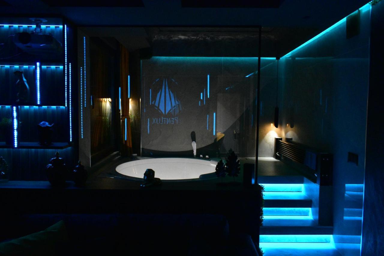 Smart Luxury Penthouse Suites - Private Sauna, Hot-Tub, Home Cinema At The Best Location In Skopje Esterno foto