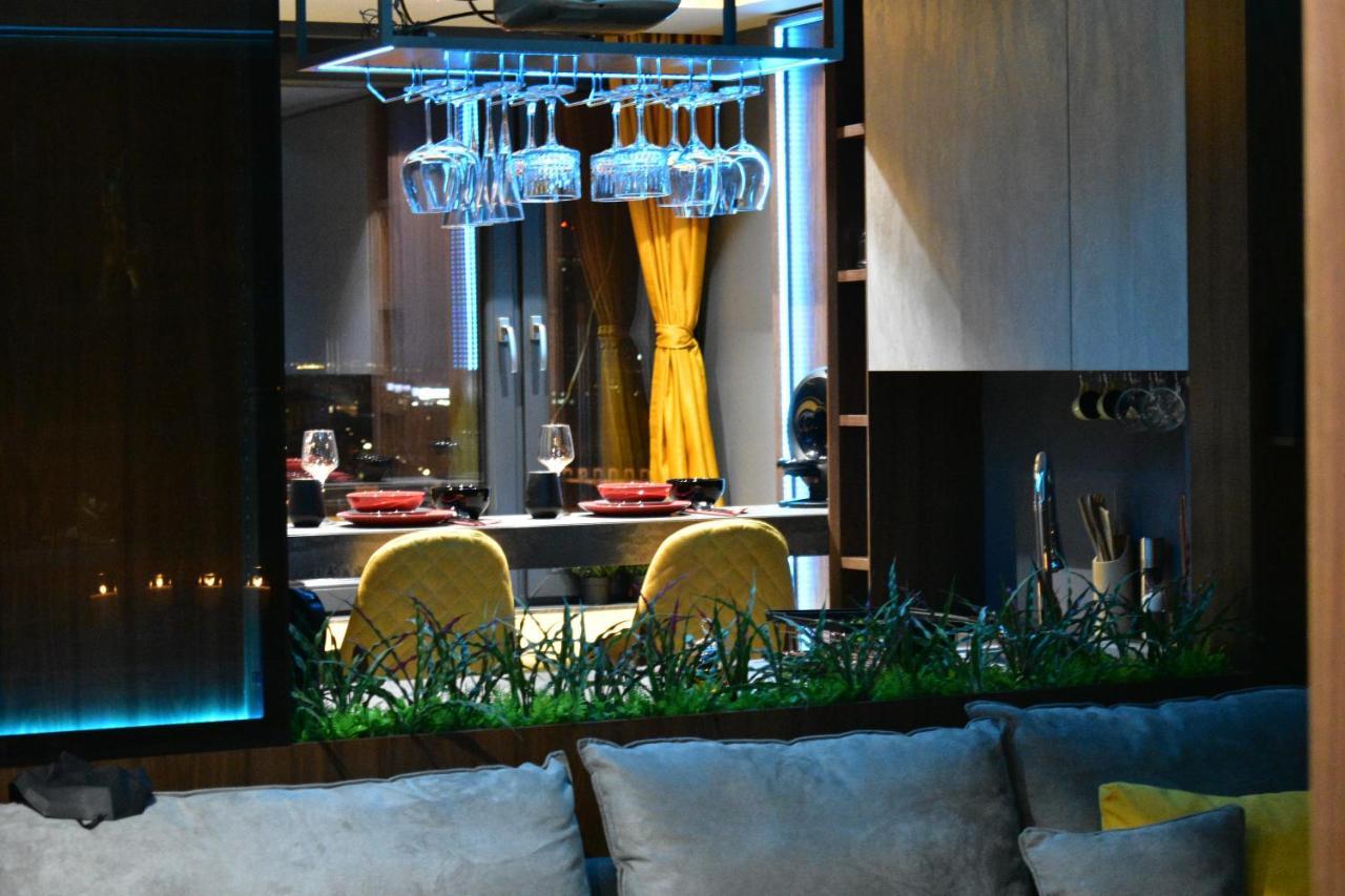 Smart Luxury Penthouse Suites - Private Sauna, Hot-Tub, Home Cinema At The Best Location In Skopje Esterno foto