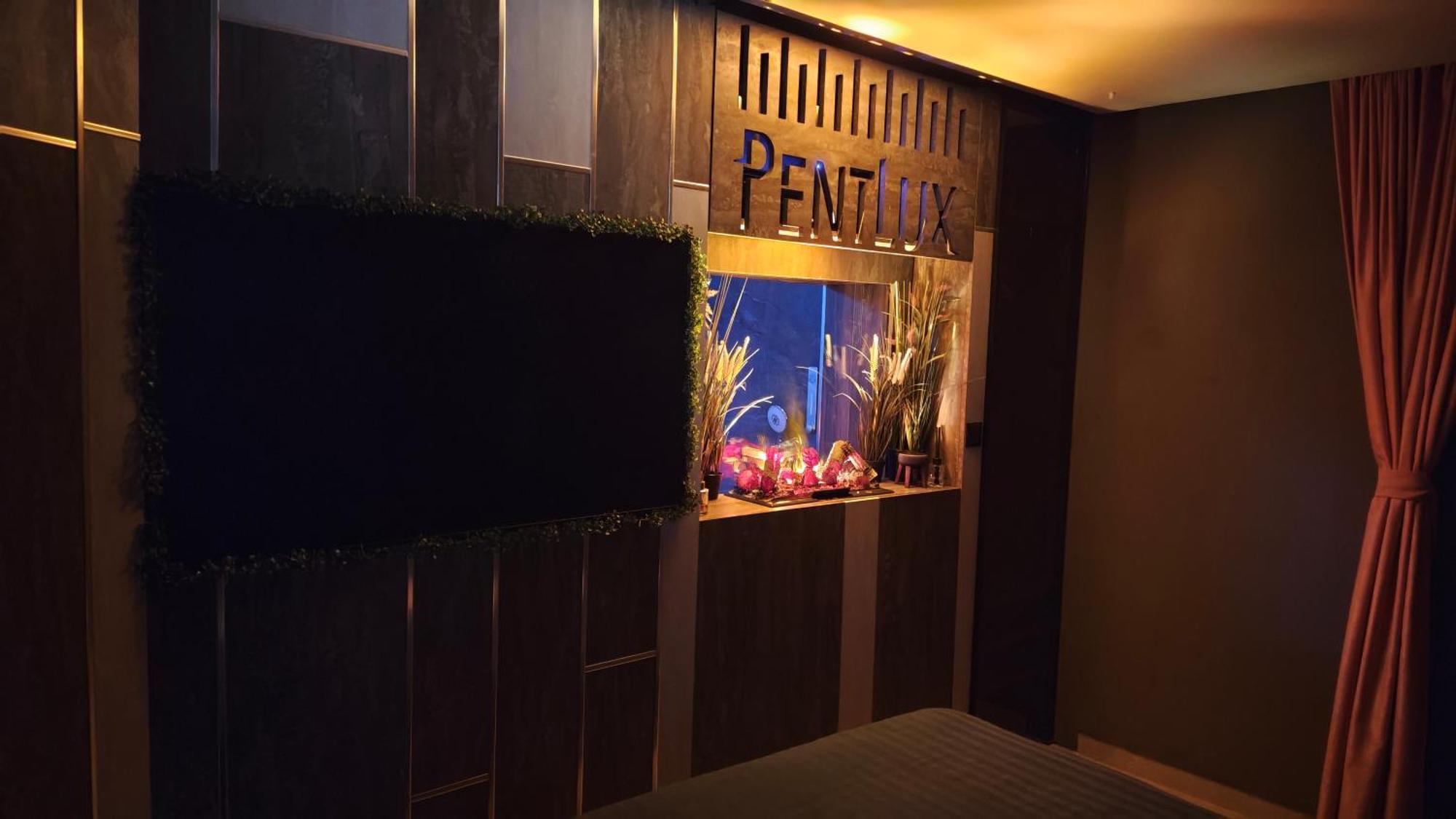Smart Luxury Penthouse Suites - Private Sauna, Hot-Tub, Home Cinema At The Best Location In Skopje Esterno foto