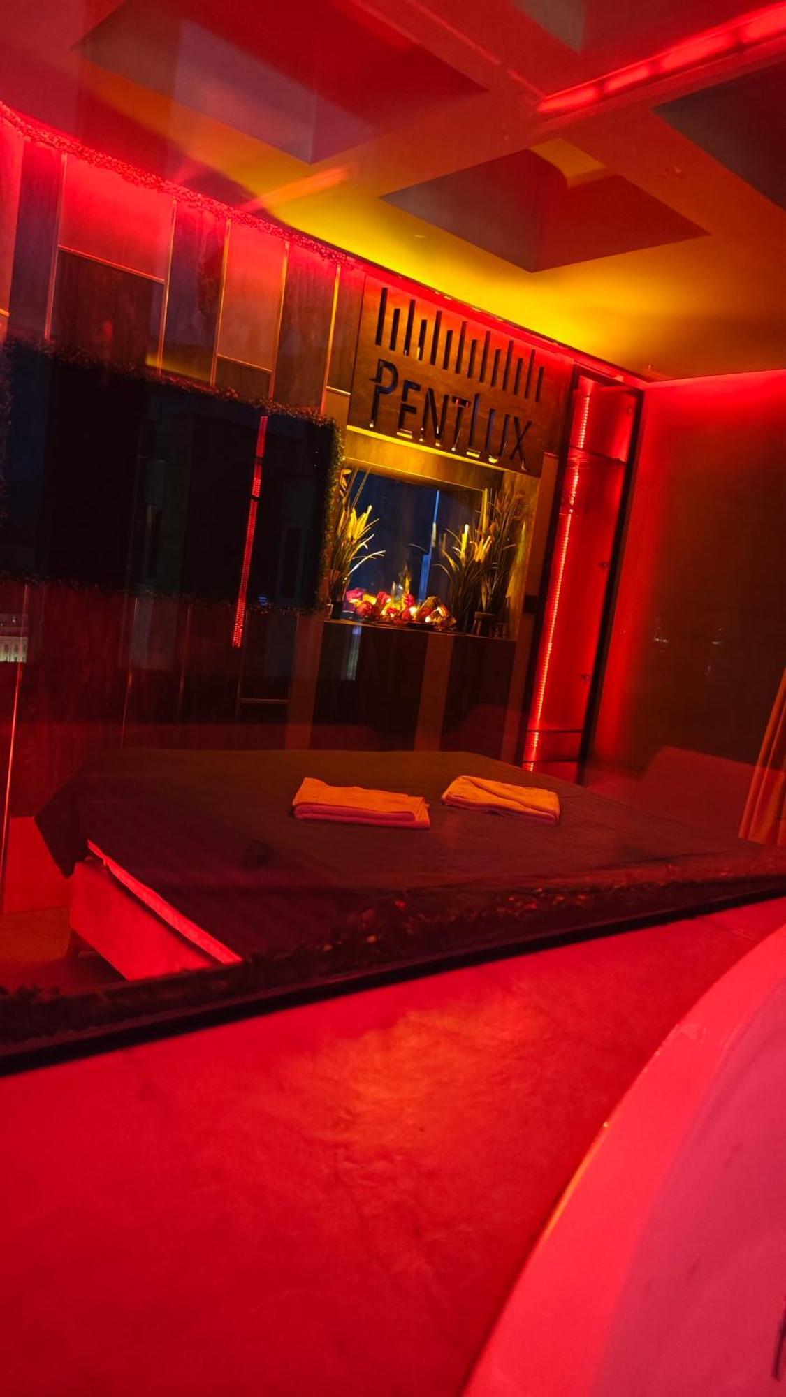 Smart Luxury Penthouse Suites - Private Sauna, Hot-Tub, Home Cinema At The Best Location In Skopje Esterno foto
